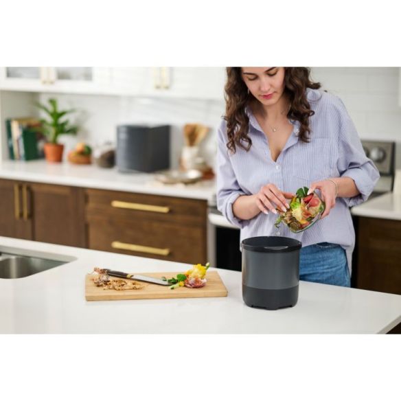 FoodCycler Eco 3 ruokajätteen kierrätyskone käytössä