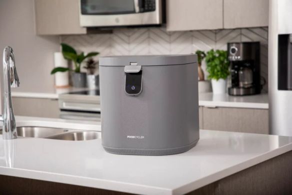 FoodCycler Eco 5 ruokajätteen kierrätyskone pöydällä