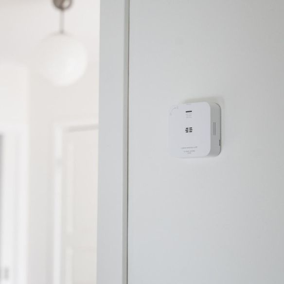 Housegard Luma CA150 langaton häkävaroitin seinässä